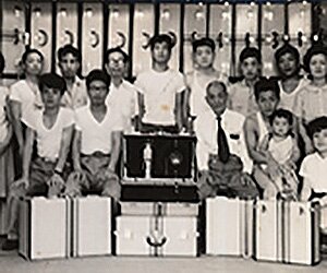 A large group of craftsman standing with their Toyooka crafted bags